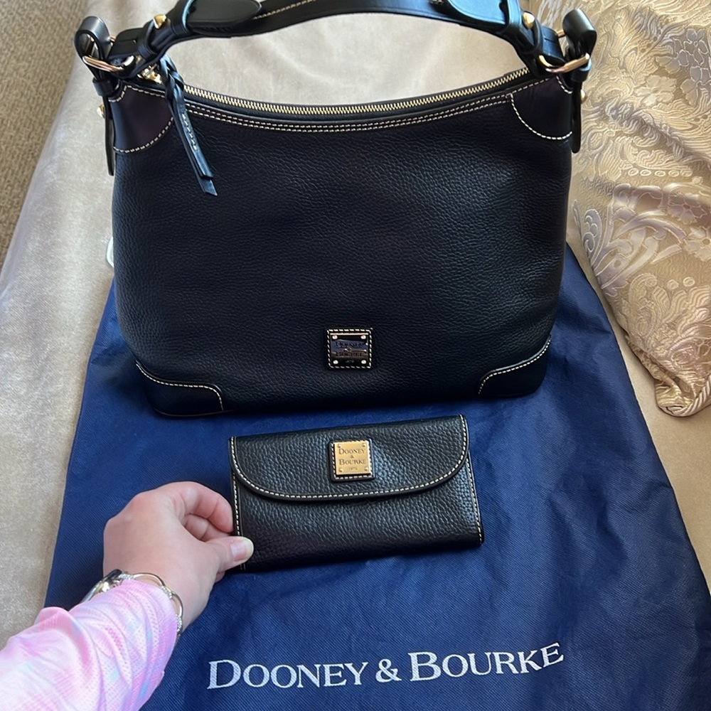 Dooney and bourke pebbled leather hobo with matching wallet. Gold hardwear. EUC